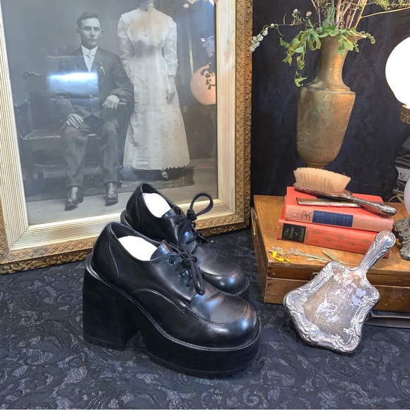 UNIF Shoes - UNIF Des Platforms